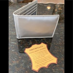 NWOT- Mens Stainless Steel Wallet